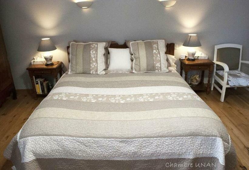 חדר סטנדרט לשלושה, Ty Daou Gwez