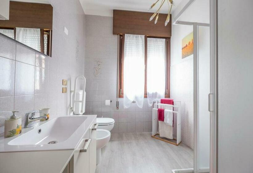 جناح جونيور, Berici Bed And Breakfast