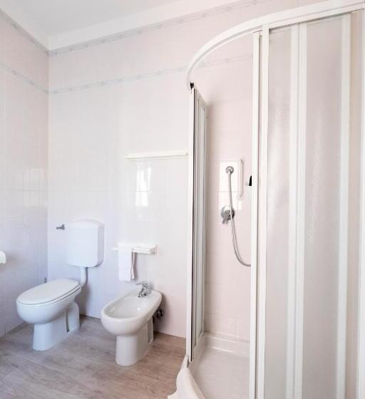 غرفة قياسية ثلاثية مع حمام خارجي, Berici Bed And Breakfast