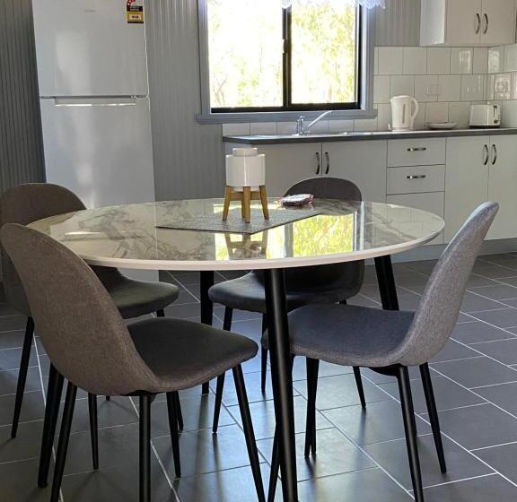 家庭间, Corroboree Park Tavern