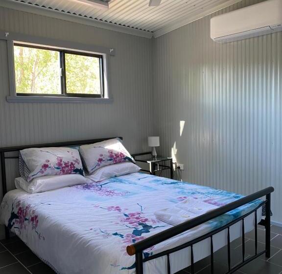 家庭间, Corroboree Park Tavern