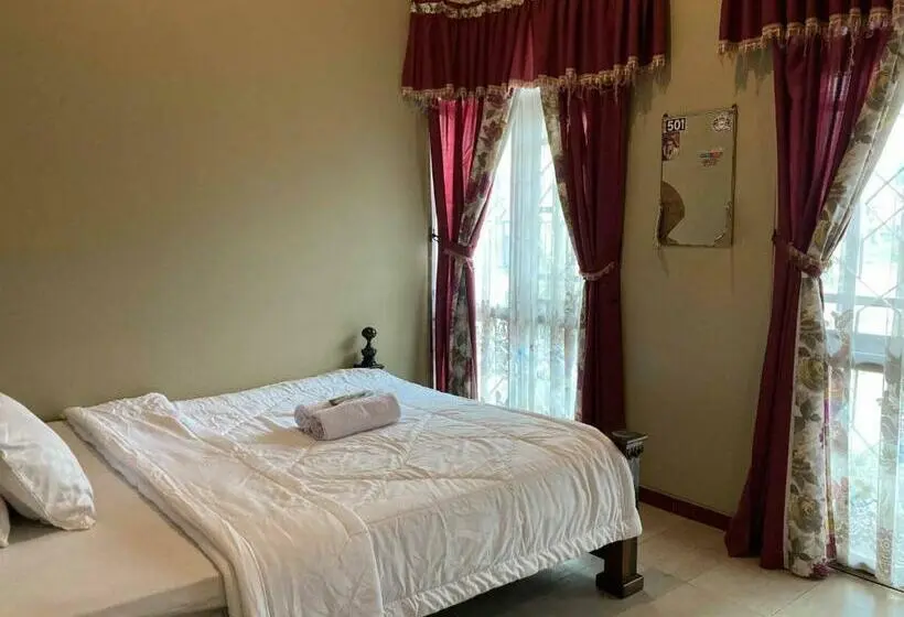 ファミリールーム, Flamboyan Homestay 1 Dieng Syariah Redpartner