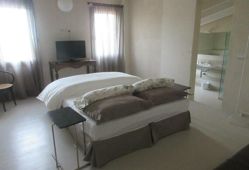 سوییت لوکس, Villa Laura