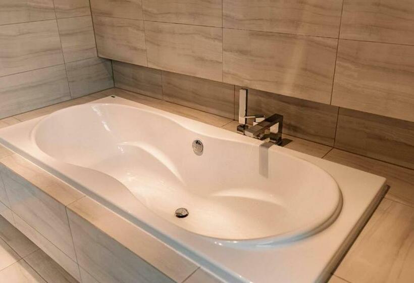 جناح جونيور, Park Hotel Switzerland