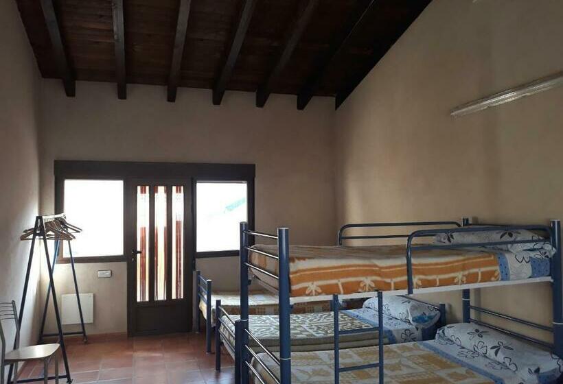 سرير فى غرفة مشتركه, Albergue Turístico Las Eras