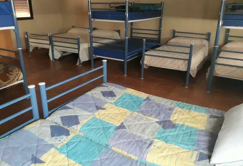 سرير فى غرفة مشتركه, Albergue Turístico Las Eras