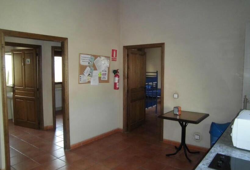 سرير فى غرفة مشتركه, Albergue Turístico Las Eras