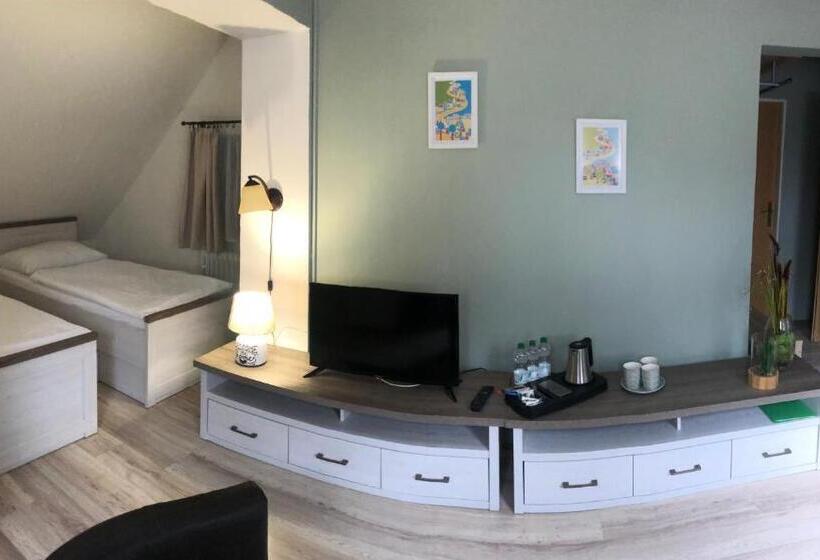 חדר משפחתי, Penzion Horal