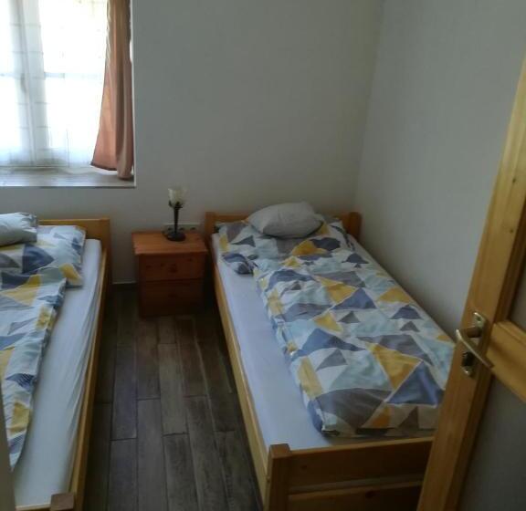 침실 1개 아파트, Vörös Macska Vendégház