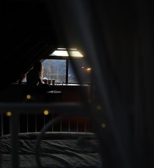 سوییت, Albergue De Liri