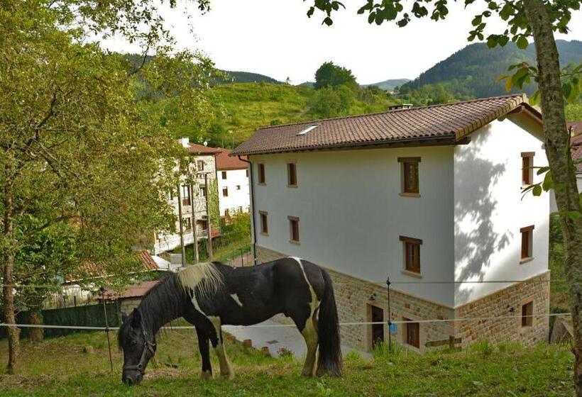اتاق خانوادگی, Albergue Usandi Auto Check In