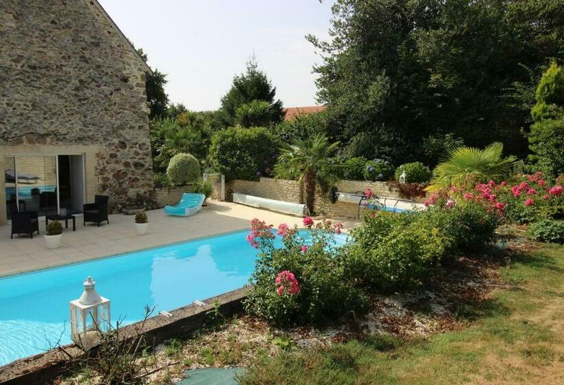 Номер Deluxe Кровать Кинг, Le Domaine D Etaville