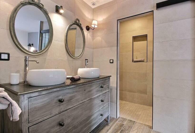 Номер Deluxe Кровать Кинг, Le Domaine D Etaville