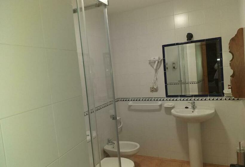 غرفة قياسية, Casa Quiroga