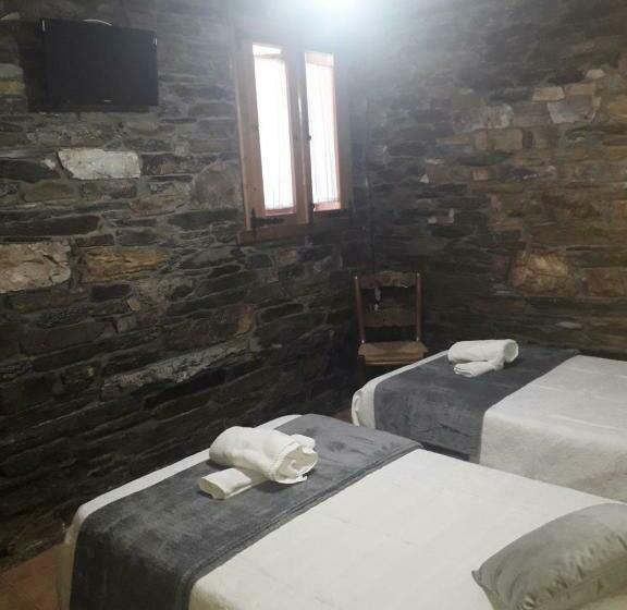 غرفة قياسية, Casa Quiroga