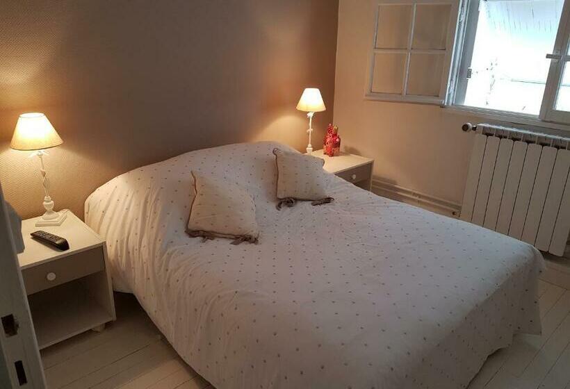 Номер Стандарт Вид на Сад, La Petite Maison   L Ouche Charlot