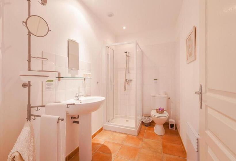 Номер Стандарт Трехместный, Normandy Inn