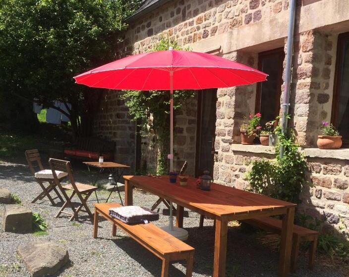 غرفة عائلية, Normandy Inn