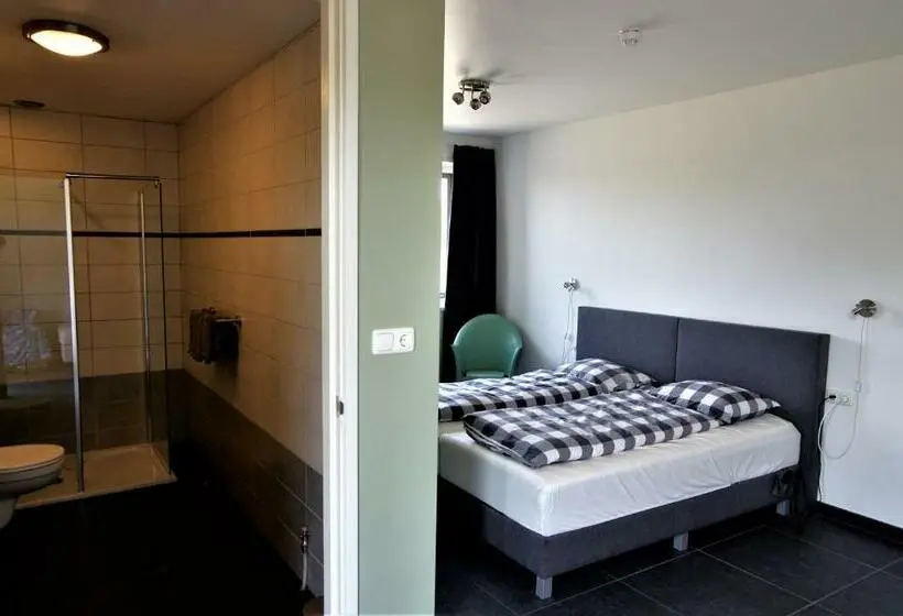 スタンダード４人部屋, Bed And Breakfast Wouw