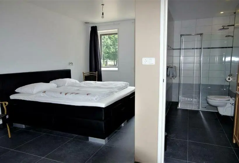スタンダード４人部屋, Bed And Breakfast Wouw