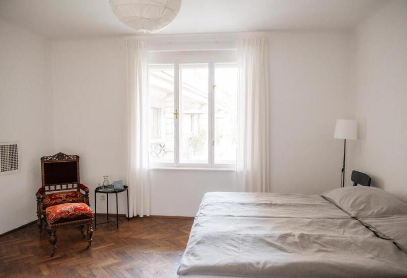 Номер Стандарт Вид на Сад, Zweitwohnsitz