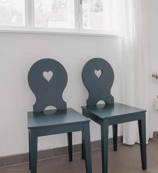 Семейное Студио, Zweitwohnsitz