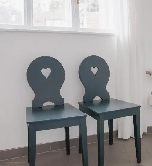Familie Studio, Zweitwohnsitz