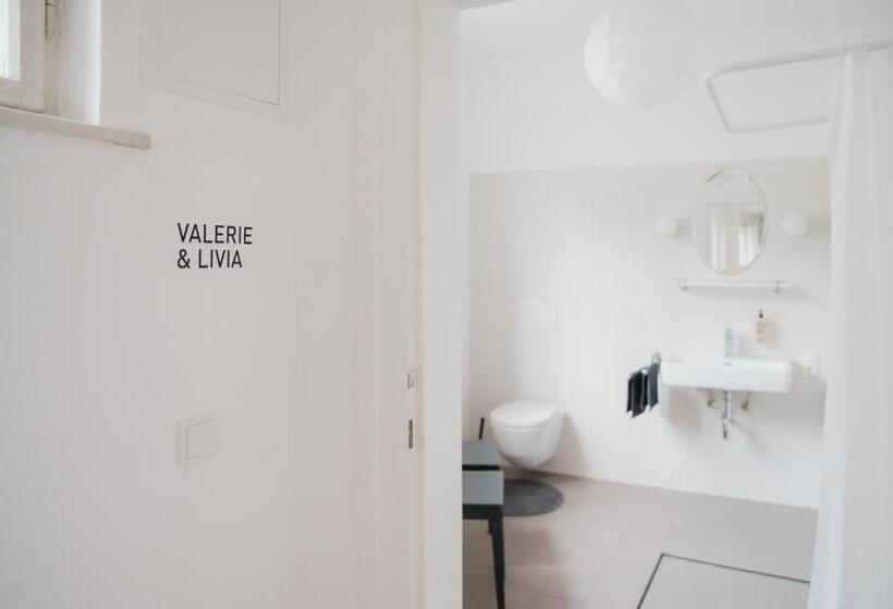 Семейное Студио, Zweitwohnsitz