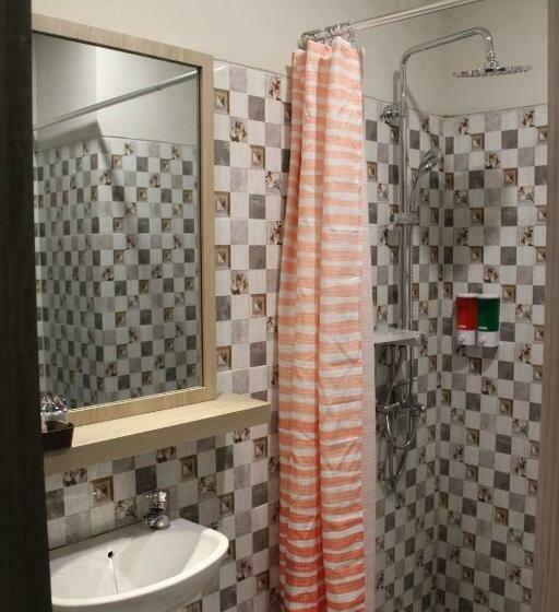 اتاق استاندارد, Front One Budget Abepura