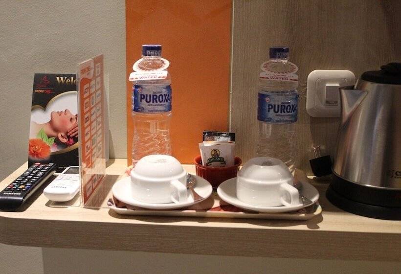 اتاق لوکس, Front One Budget Abepura