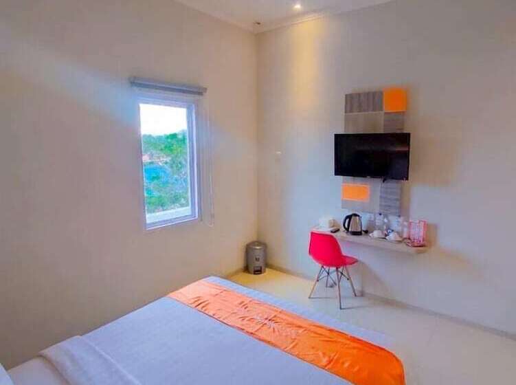 اتاق لوکس, Front One Budget Abepura