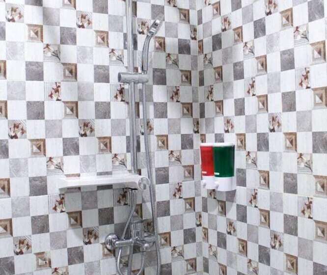 اتاق لوکس, Front One Budget Abepura