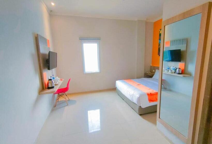 اتاق لوکس با تخت بزرگ, Front One Budget Abepura