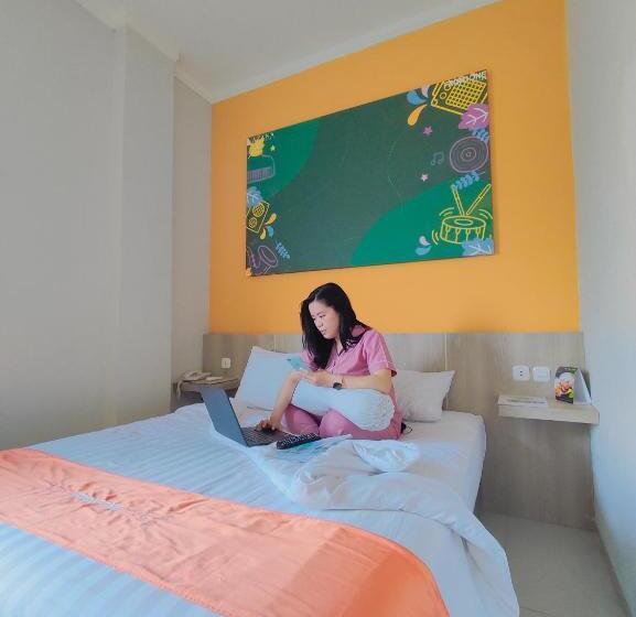 اتاق لوکس با تخت بزرگ, Front One Budget Abepura