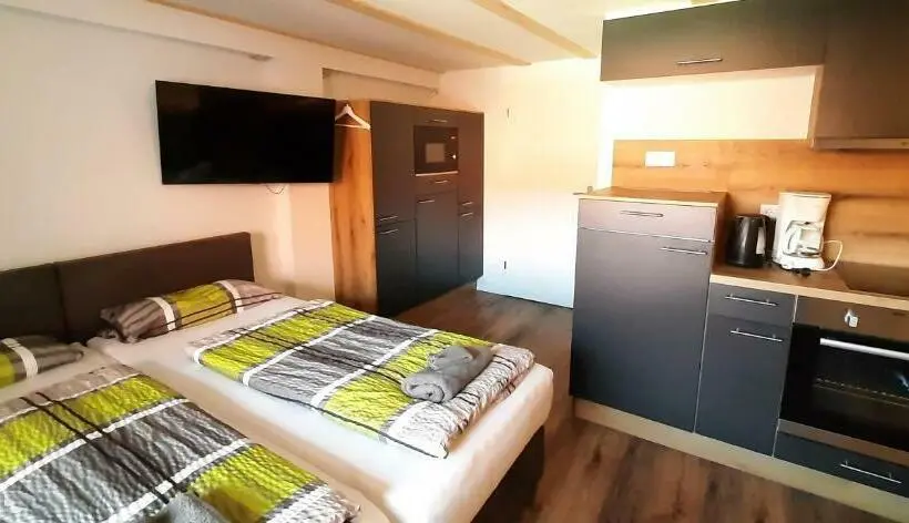 Deluxe Studio, Hainich