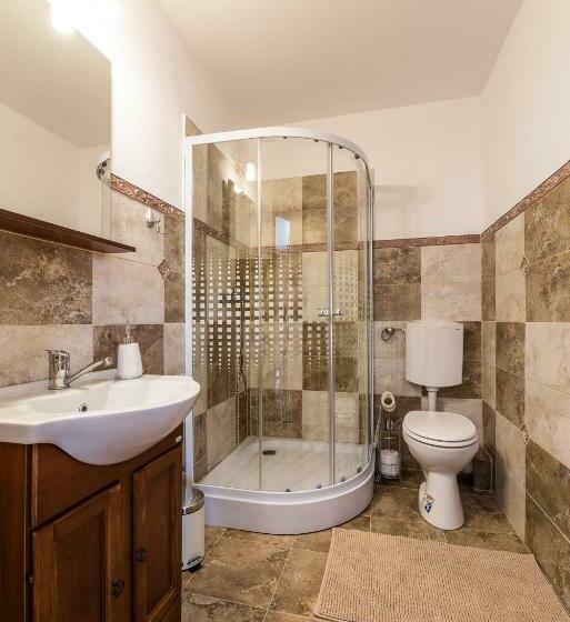 غرفة ديلوكس, La Tusa Dusa