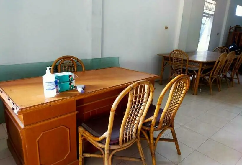 Economy-huone, Ombai Guest House 27 Syariah Mitra Reddoorz