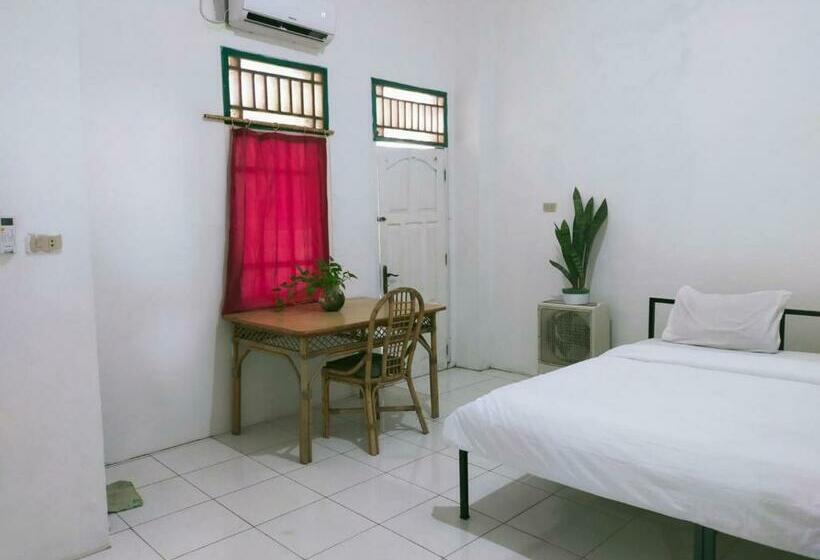 اتاق اکونومی, Ombai Guest House 27 Syariah Mitra Reddoorz