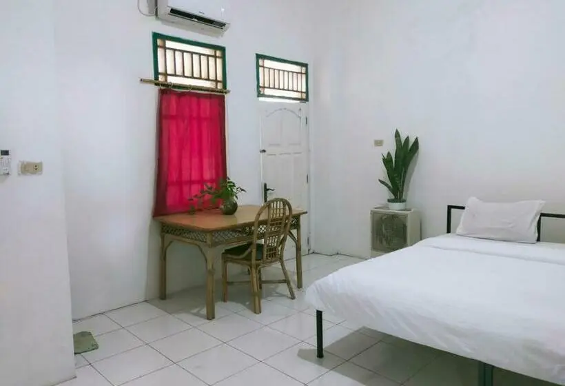 Economy-huone, Ombai Guest House 27 Syariah Mitra Reddoorz