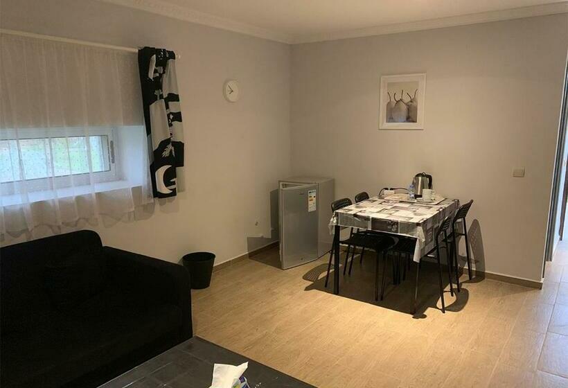 کلبه ییلاقی, Palm Grove Farm