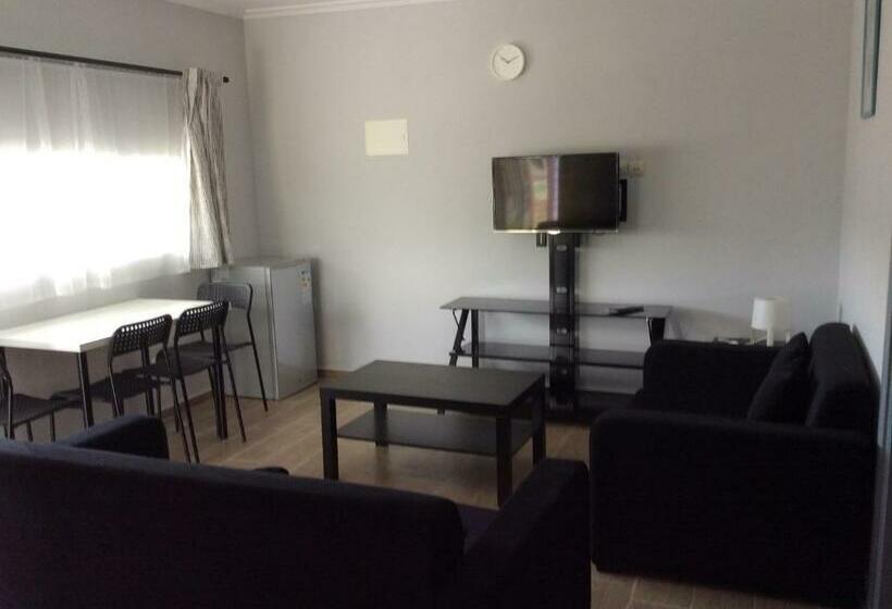 کلبه ییلاقی, Palm Grove Farm