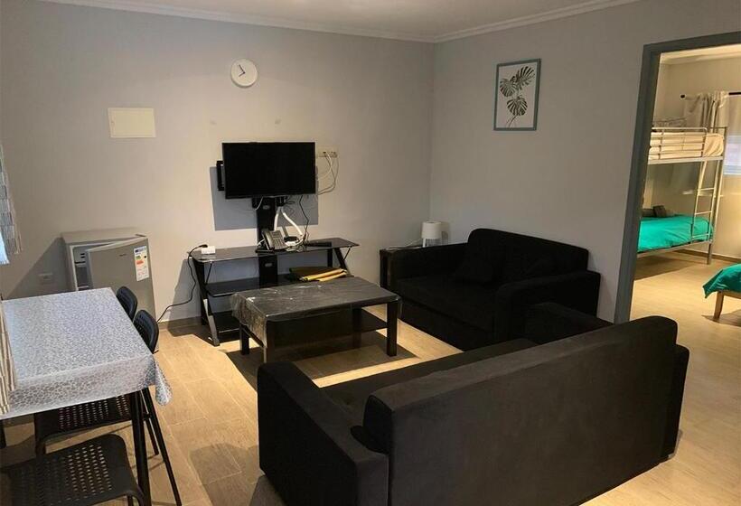 کلبه ییلاقی, Palm Grove Farm