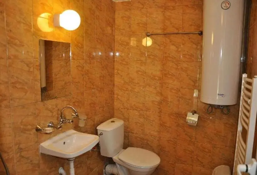 Habitació Triple Estàndard, Valdis