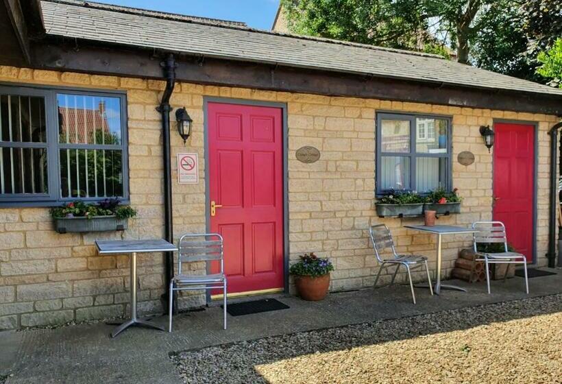 חדר סטנדרט, Cross Swords Rooms, Skillington