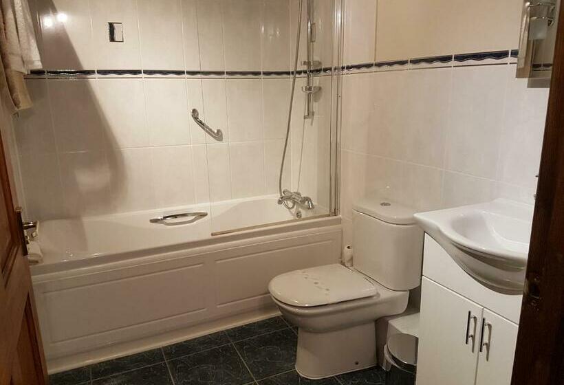 חדר סטנדרט, Cross Swords Rooms, Skillington