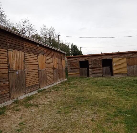 منزل غرفة نوم واحدة, Ferme De Fenivou