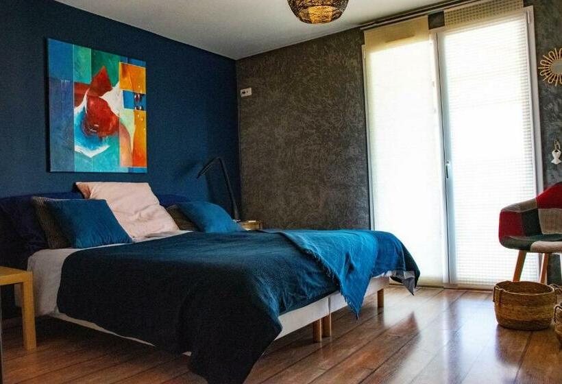 غرفة ديلوكس مطلة على حمام السباحة, Maison D Hôtes à La Ferme Une Pause à La Guette