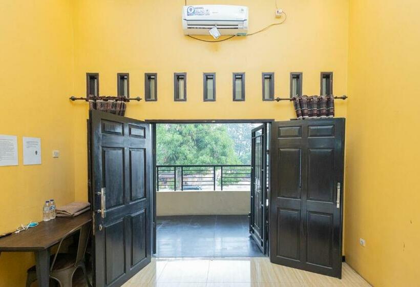 スタンダードルーム, Boss Residence Serang Mitra Reddoorz