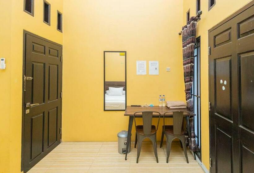 スタンダードルーム, Boss Residence Serang Mitra Reddoorz