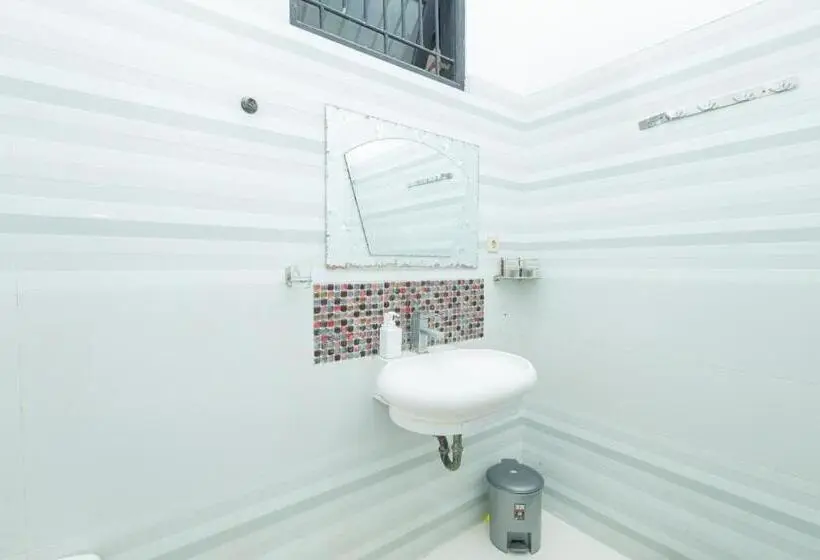 デラックスルーム, Boss Residence Serang Mitra Reddoorz